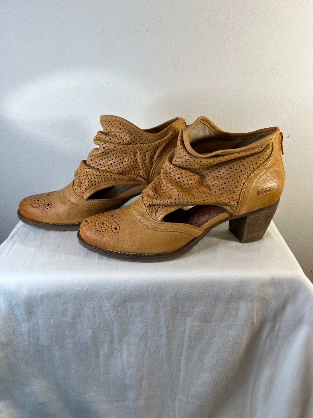 Dkode Bahal Yellow Cutout Leather Bootie Size 41/9.5